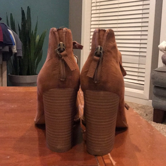 Lace up heeled booties - Picture 2 of 4